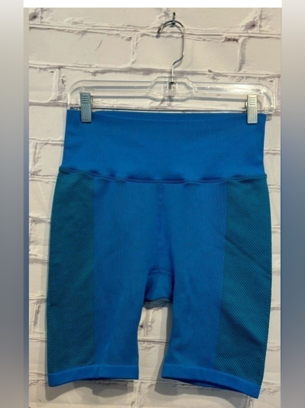 Wilson Woman's royal blue ribbed biking pull on athletic shorts - Size Medium